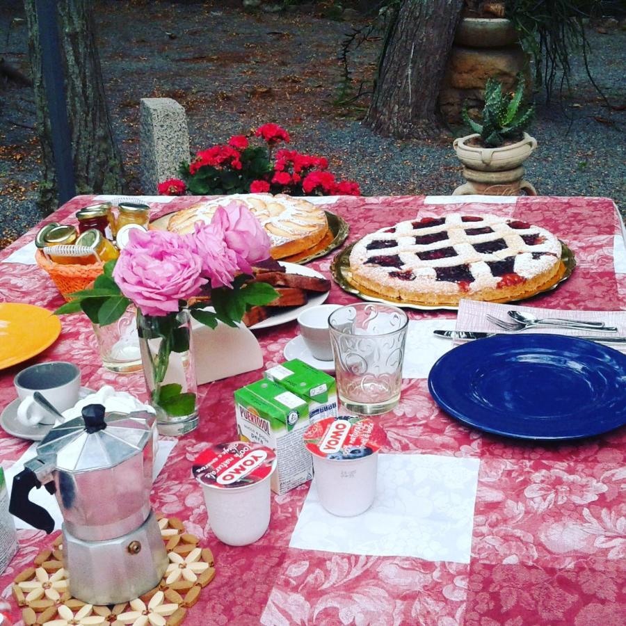 SantʼAnna Arresi B&B Il Girasole מראה חיצוני תמונה