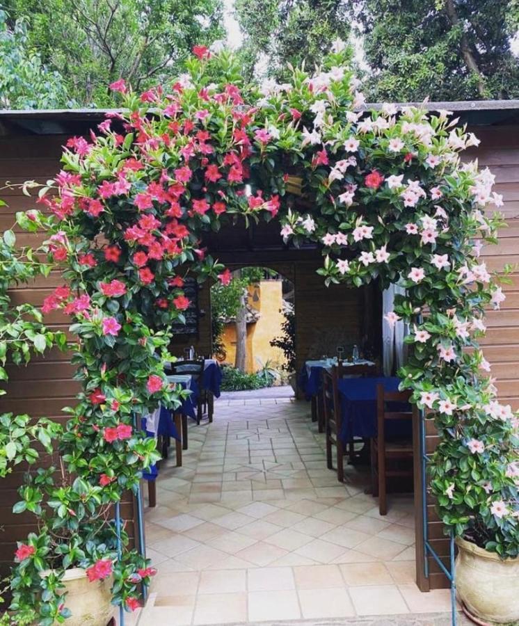 SantʼAnna Arresi B&B Il Girasole מראה חיצוני תמונה