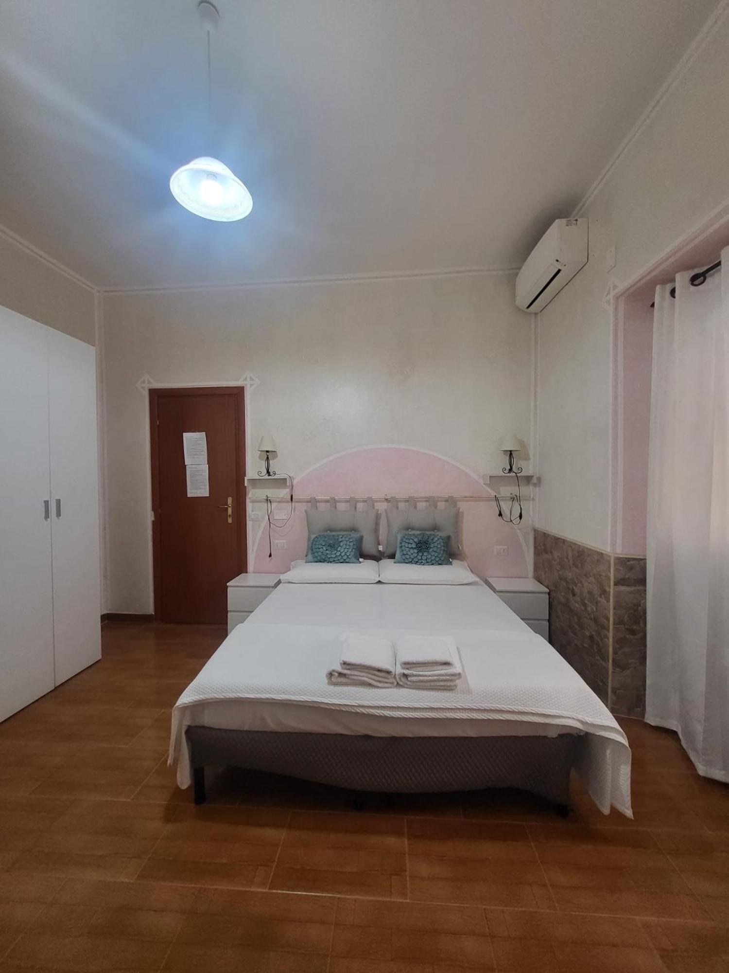 SantʼAnna Arresi B&B Il Girasole מראה חיצוני תמונה